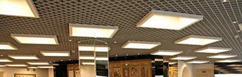 LED paneler i taket på restaurang
