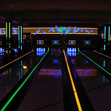 Bowling: Detta kan man kalla bowling center! Utnyttja Light Tape® i olika längder, färger och uttnyttja dess hållbara konstruktion nästa gång du bygger eller renoverar. Lägg till körfält, pelare, väggar m.m.  den största begränsningen är din fantasi
