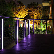 Balkong: Belys din terrass/balkong med Light Tape®. Här har man monterat 12,7 mm Rosa Light Tape® som används för att belysa räckerna - Sydafrika