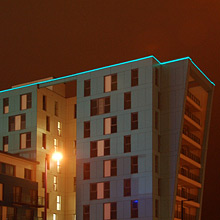 Arkitektur: 50,8 mm Blå-Grön Extrem Light Tape® har använts högst upp på Pompejus Centre i Portsmouth. Med en livslängd på upp till 40.000 timmar och utan gas, glas eller tungmetaller, är det den perfekta lösningen för arkitektoniskta tillämpningar - England